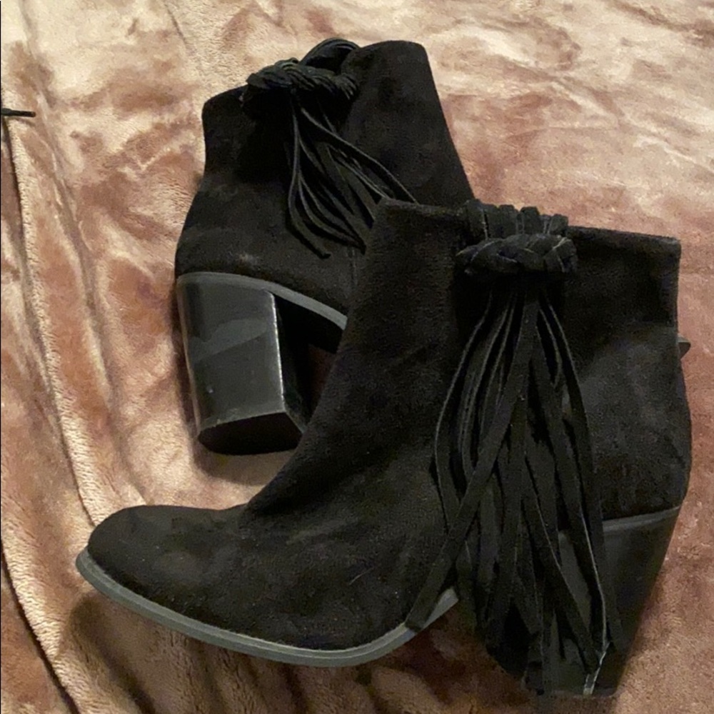 Black fringe boots